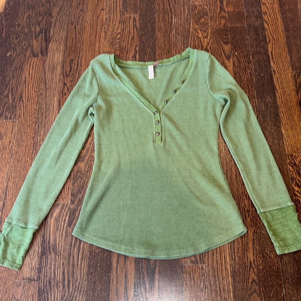 Pilcro Anthropologie green thermal long sleeve v-neck w/button trim Sz S EUC